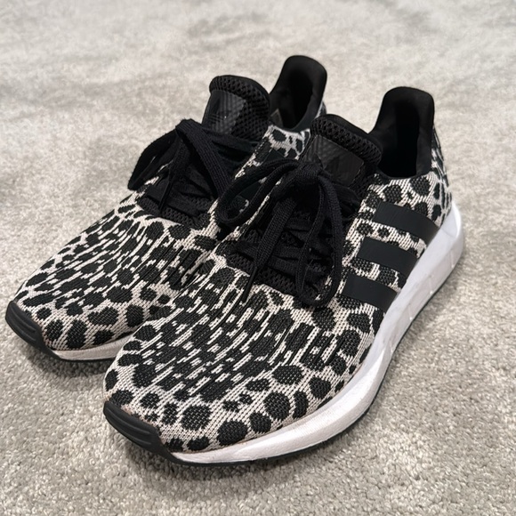 Women’s Adidas Swift Run - Black and white leopard print - Picture 3 of 5